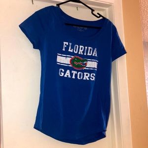 💙 Women’s Gators Shirt- The Victory brand- size M